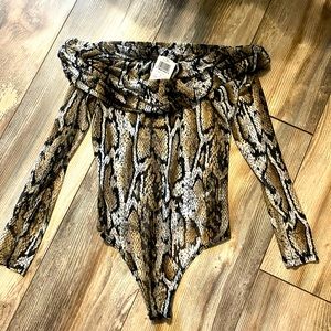 Windsor off shoulders sheer bodysuit S